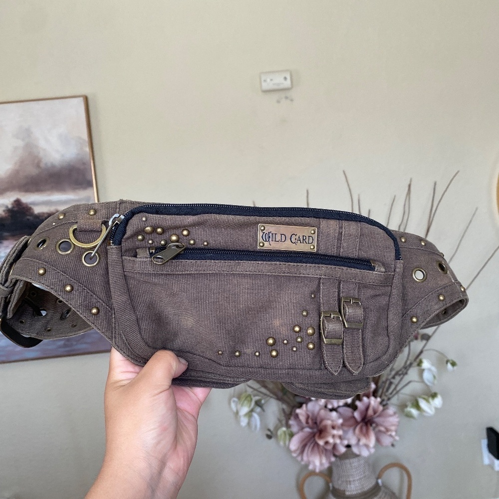 Wild card belt bag distressed utility leather stud belt‎ bag fanny